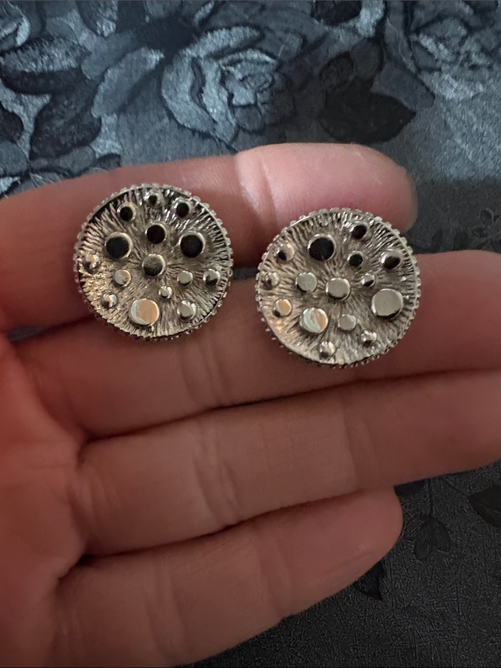 VINTAGE TEXTURED AND POLISHED DOT ACCENTS SILVER-TONE ROUND CLIP-ON EARRINGS - Picture 2 of 7